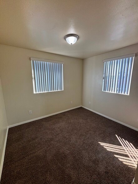 Building Photo - 3312 W 66th Pl