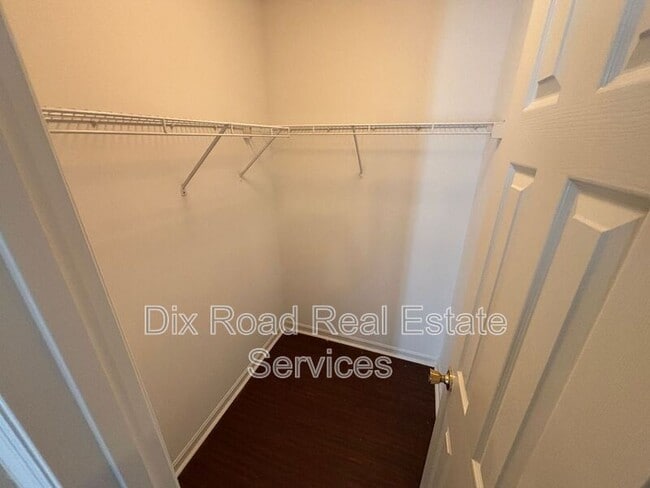 Building Photo - 590 Pine Hill Pl