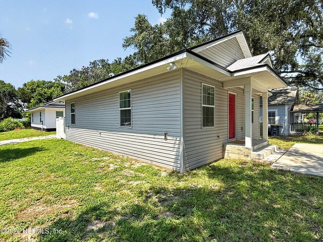Building Photo - 2220 Flesher Ave