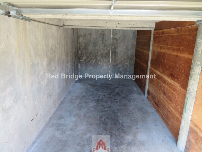 Building Photo - 131 SE 22nd Ave