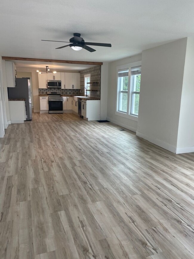 Building Photo - Knoxville 37923 - 3 bedroom, 2 bath home -...