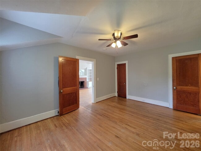 Building Photo - 754 Montgomery Ave