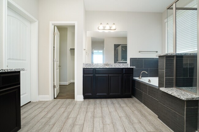 Building Photo - 8007 Cibolo Valley