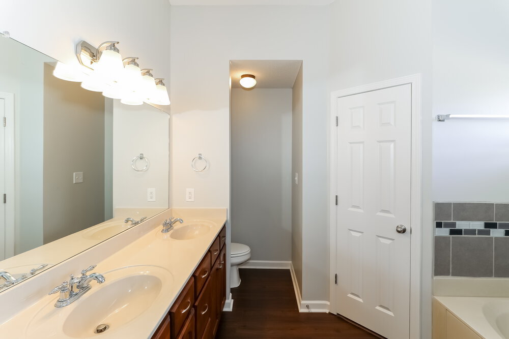 Building Photo - 6527 Sandbourne E