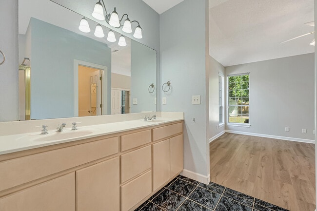 Building Photo - 114 Dana Pointe