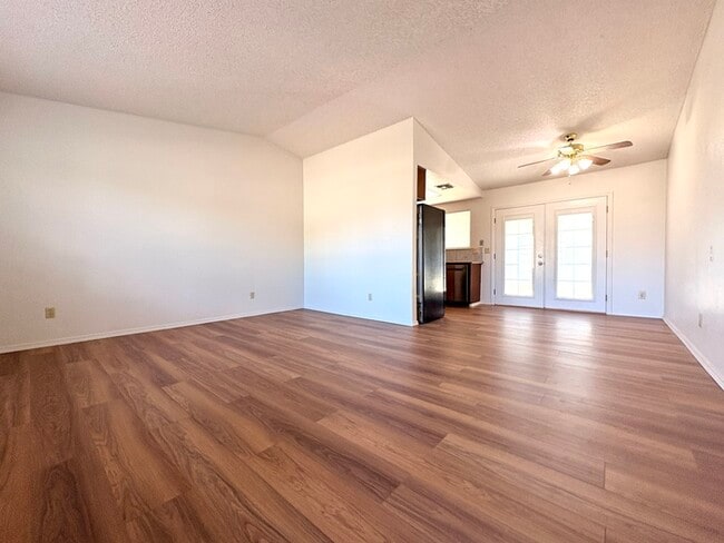 Building Photo - Beautiful 3 Bedroom, 2 full bathroom single story with HUGE backyard! For rent in Sacramento