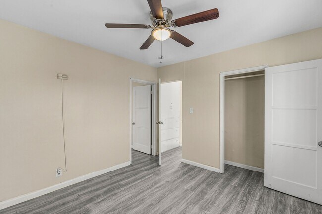 Building Photo - 10627 1/2 S Vermont Ave