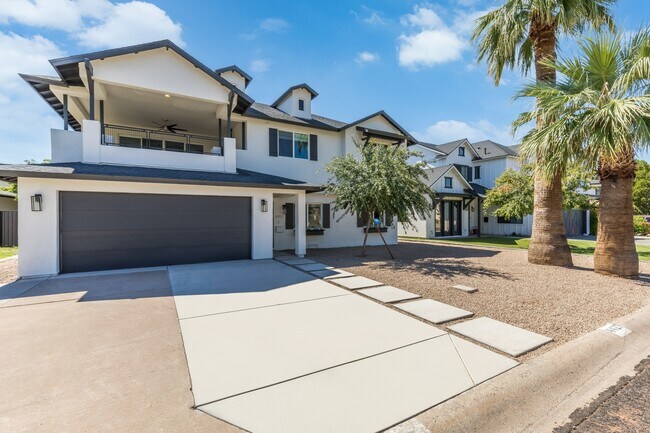 Building Photo - 4427 E Turney Ave