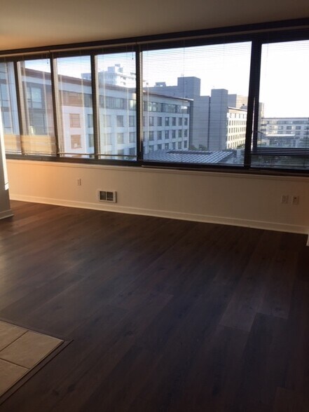 Living room with views of the pool, city, and Twin Peaks. - 250 King St