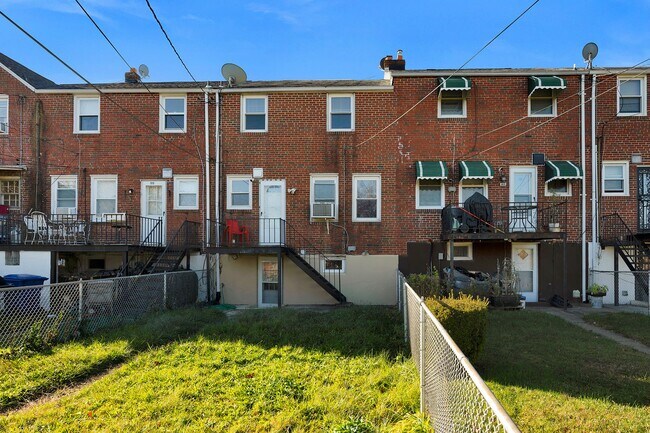 Building Photo - Charming 4-bedroom, 2-bath