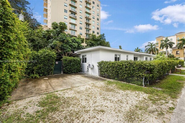 Building Photo - 3690 SW 9th Terrace