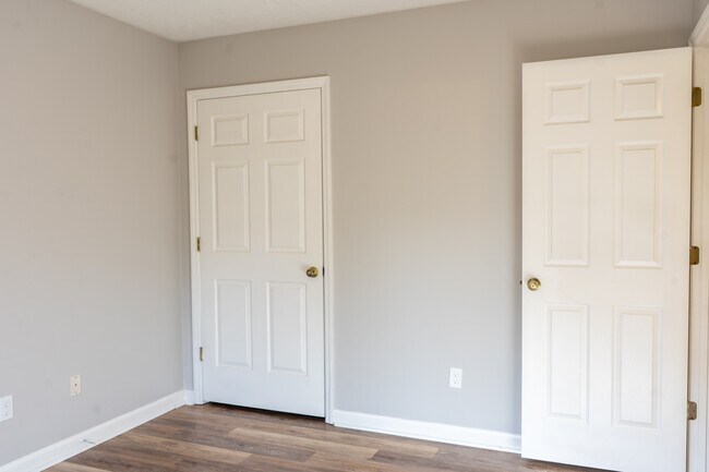 Building Photo - 4520 Ventura Dr