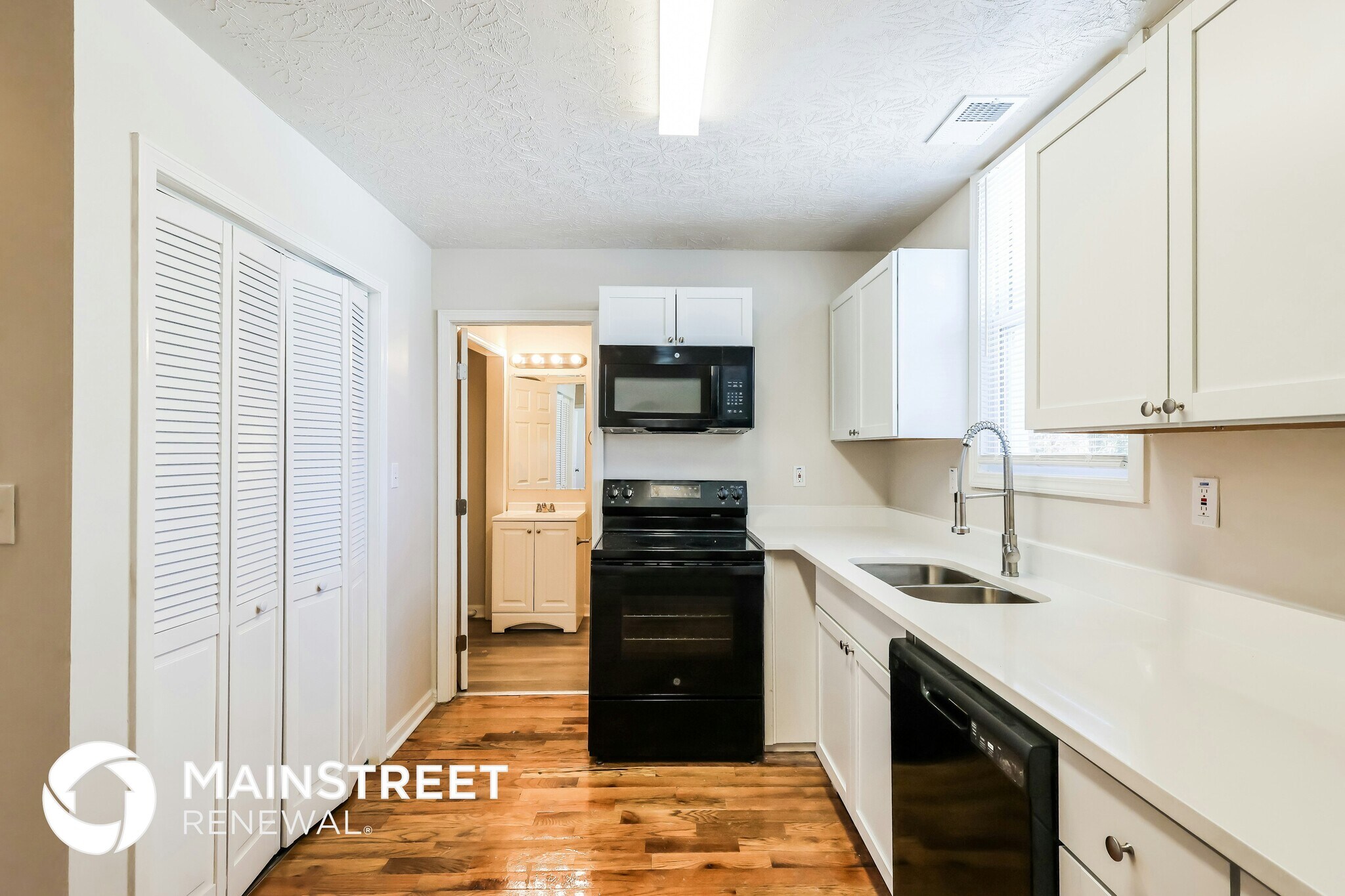 Building Photo - 3819 River Park Dr