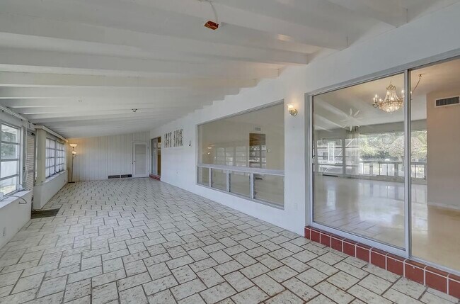 Building Photo - 2041 Coral Reef Dr