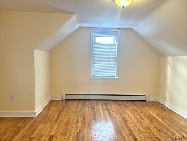 Building Photo - 5 Beechwood Rd