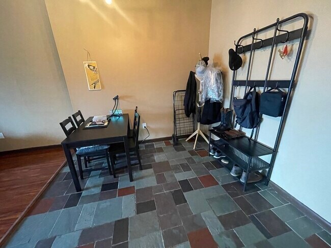 Building Photo - 44 Broadlawn Dr