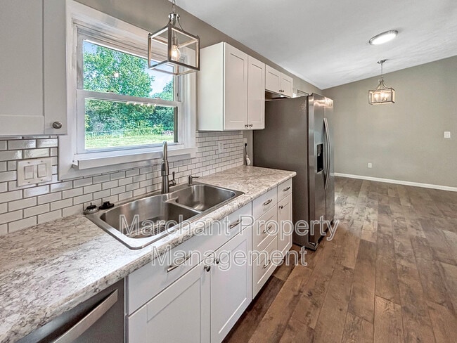 Building Photo - 5 Oak Hollow Ct