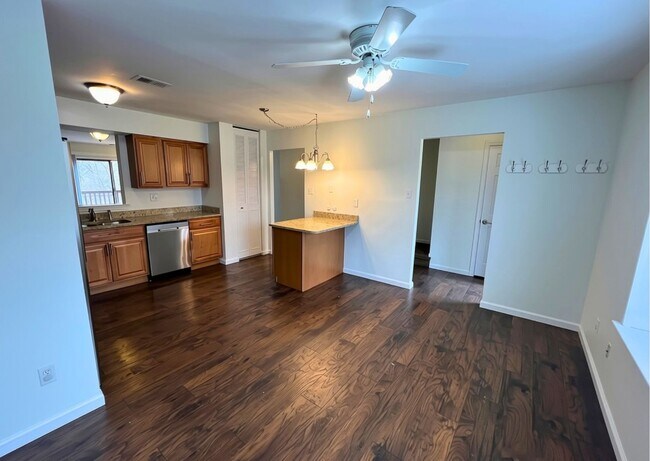 Building Photo - 102 Caernarvon Ct