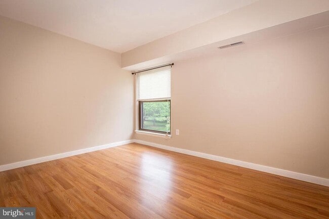 Building Photo - 9 Silverwood Cir