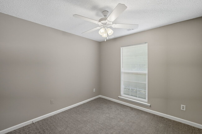 Building Photo - 273 Cottonwood Creek Cir