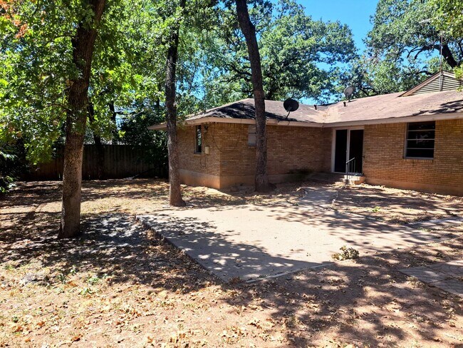 Building Photo - 56041 Glenwick Ln