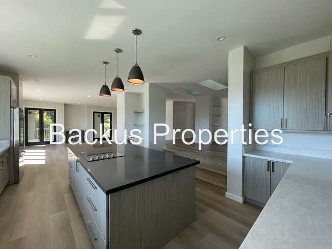 Building Photo - Wonderful three bedroom home with great views