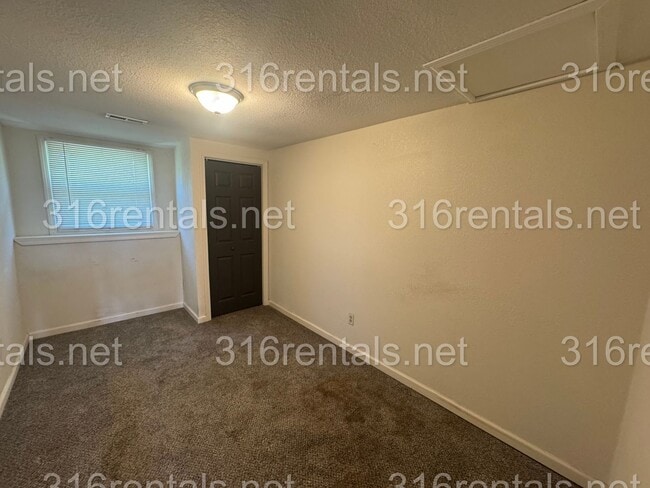 Building Photo - $950- 3 bed 1 bath - Single Family Home