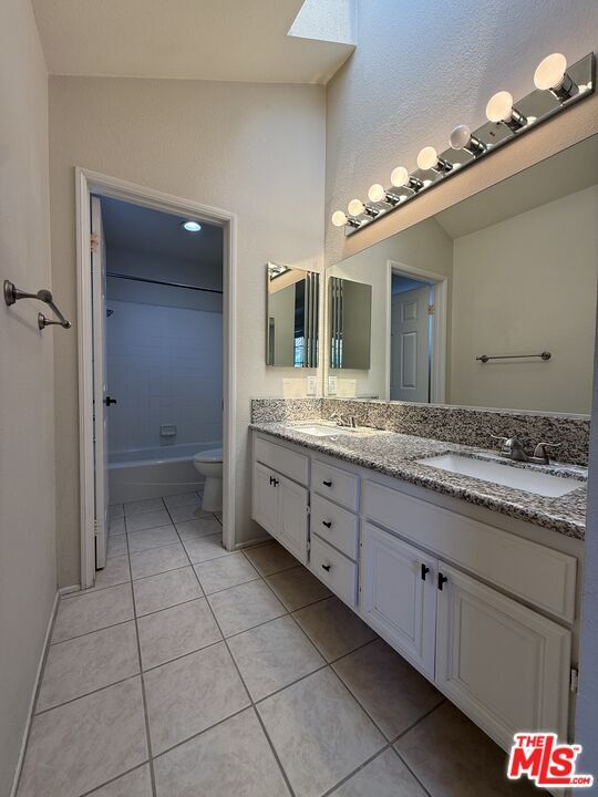 Building Photo - 13975 Lemoli Ave