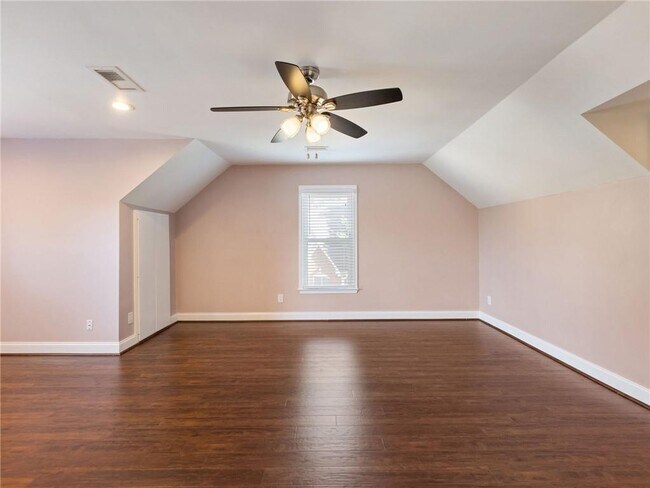 Building Photo - 3965 Hamilton View Way NE