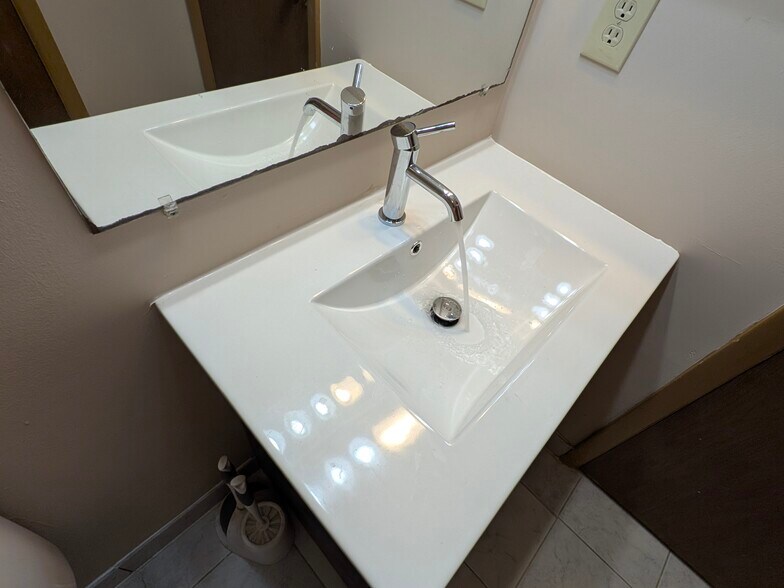 Building Photo - 2163 Hedgerow Rd