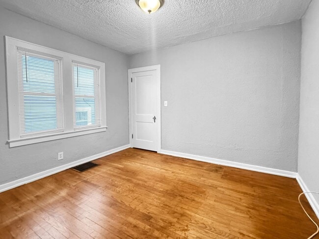 Building Photo - 857 Lyon St NE