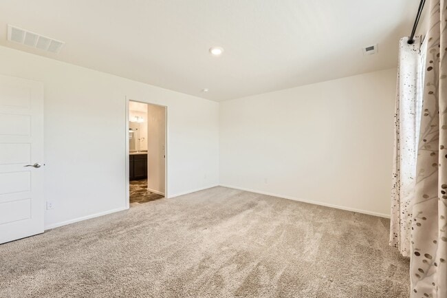 Building Photo - 11791 Lovegrass Dr