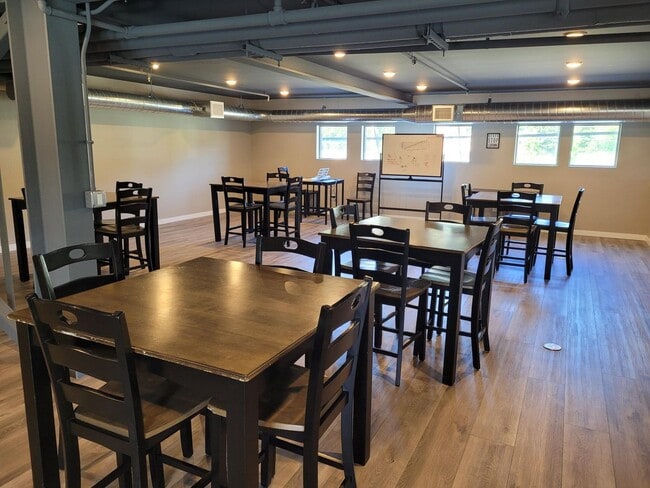 Building Photo - 2 bedroom, 2 bath available for Pre-leasing!