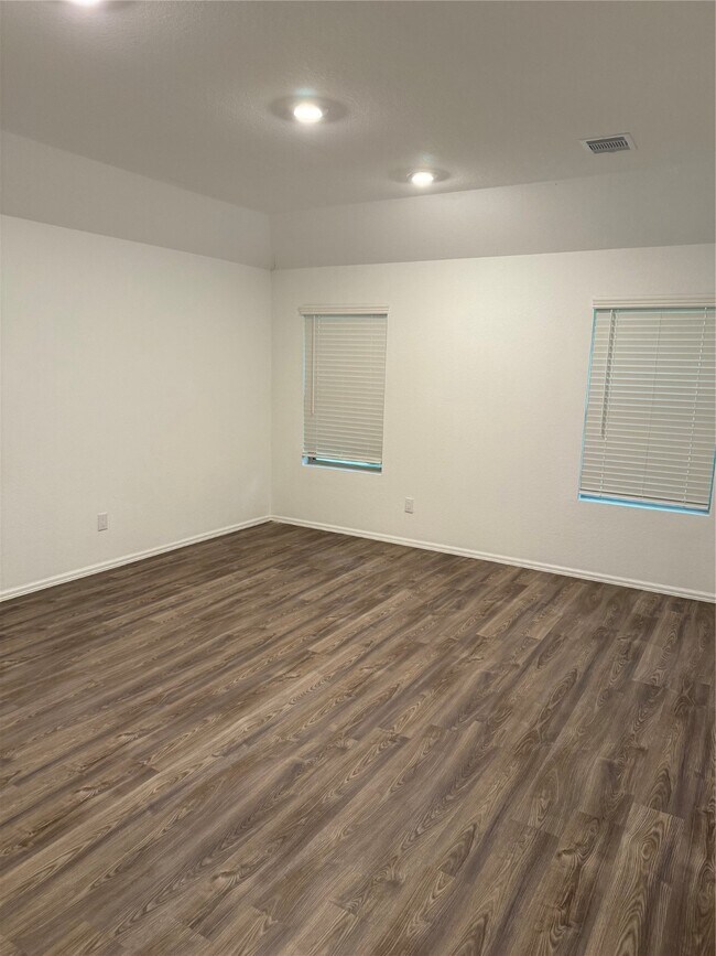 Building Photo - 7525 Angels Lndg Ln