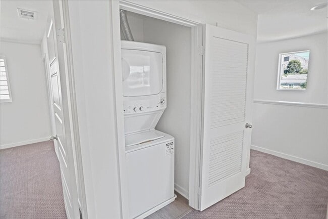 Building Photo - 4-Bedroom Home for Rent – Move-In Ready