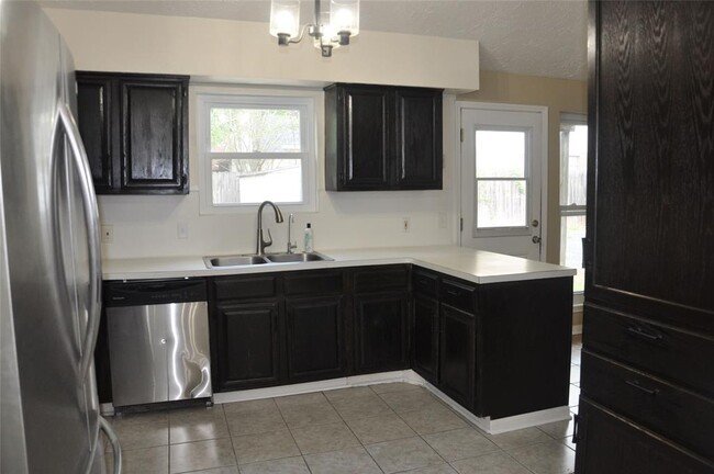 Building Photo - 4715 Glendower Dr