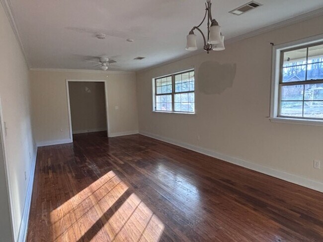 Building Photo - 304 Catalina Cir