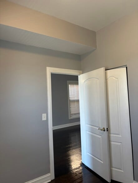 Building Photo - 3851 W Adams St