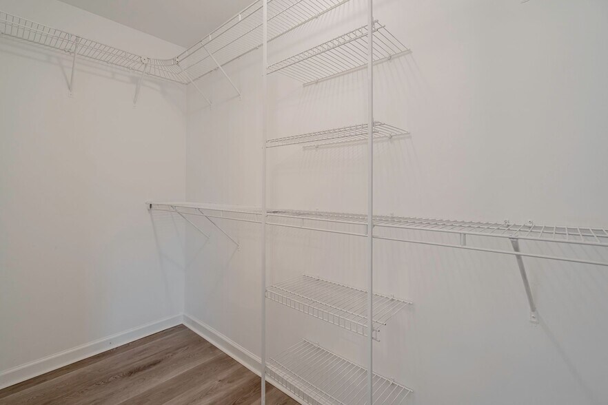 Building Photo - 2016 Culloden Dr