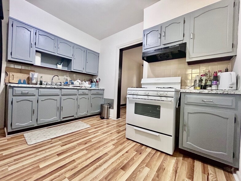 Building Photo - 516 Norwood St