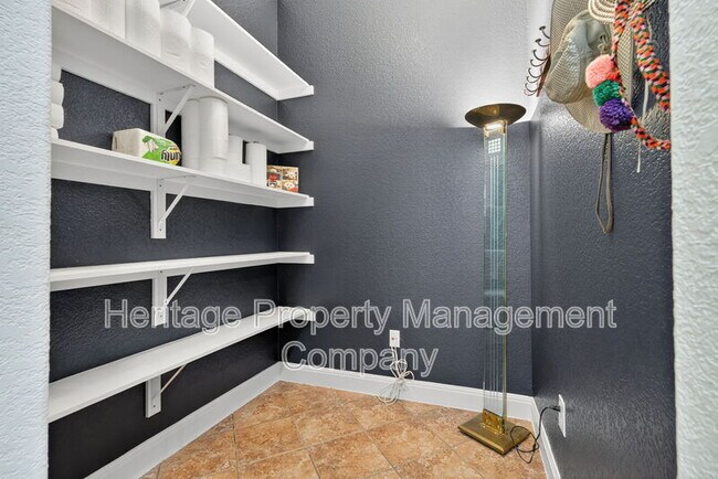 Building Photo - 24915 Estancia Cir