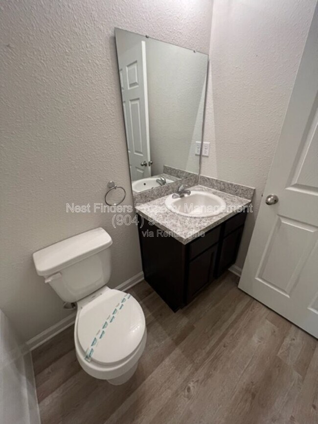 Building Photo - 689 Melba St