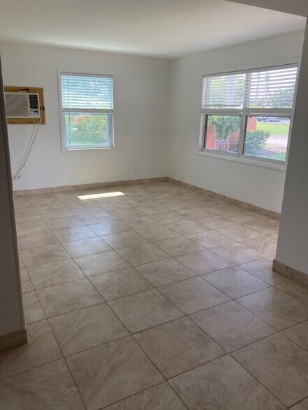 Primary Photo - 13291 McGregor Blvd