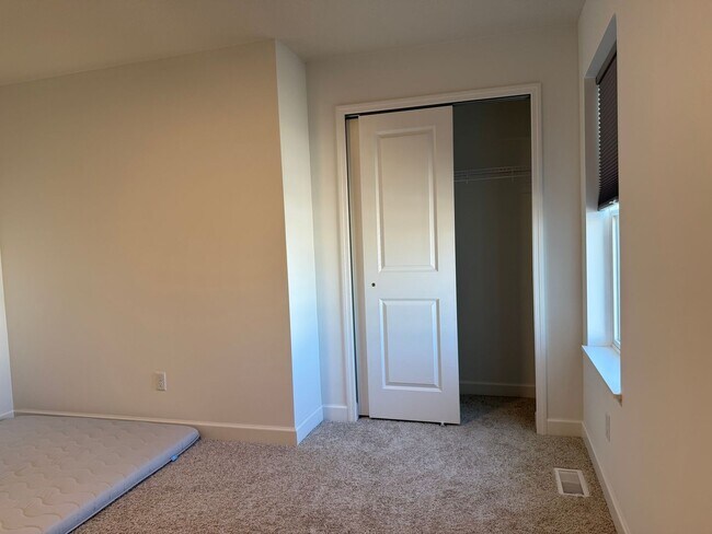 Building Photo - Stunning New Construction Home - Modern Lu...