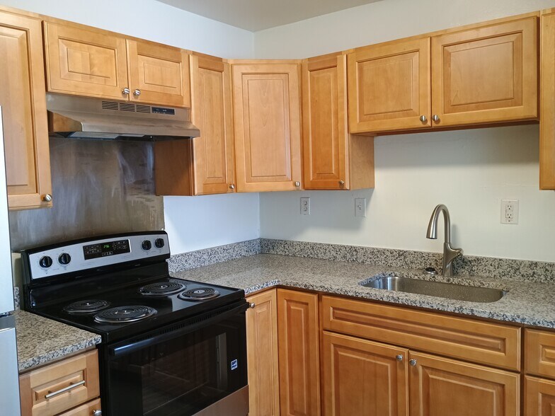 Kitchen - 6617 Stoney Point North