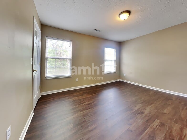 Building Photo - 4230 Mallard Dr