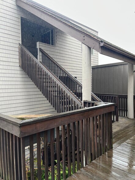 Private stairs up to front door from carport - 7511 N Edgewater Ave