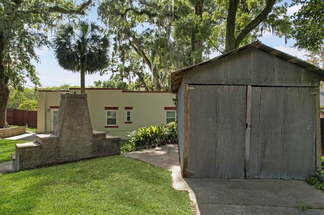 Building Photo - 1647 Lake Ella Dr