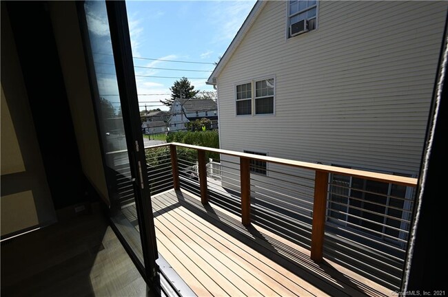 Building Photo - 998 Cove Rd