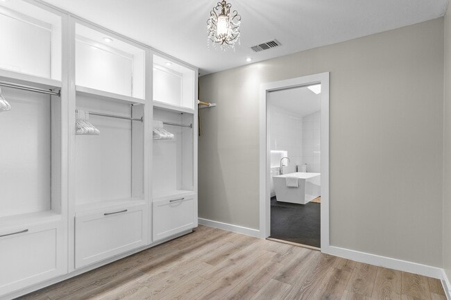 Building Photo - 16831 Thomas Chapel Dr